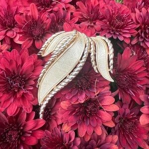 Vintage Trifari brooch